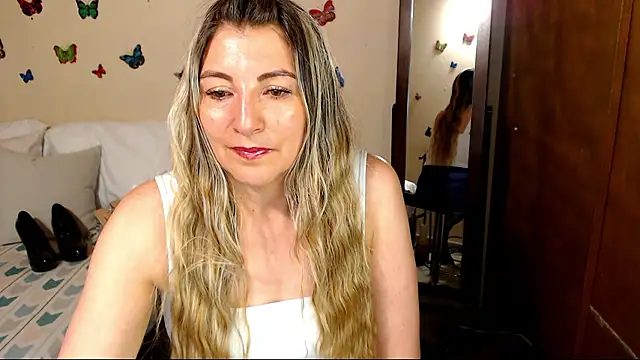 Snapshot of Jolie-Mature chatting on 01-15-26, 11:52 Jolie-Mature online show from 01-15-26, 11:52