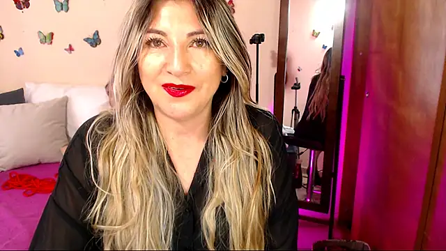 Snapshot of Jolie-Mature chatting on 03-07-26, 10:51 Jolie-Mature online show from 03-07-26, 10:51