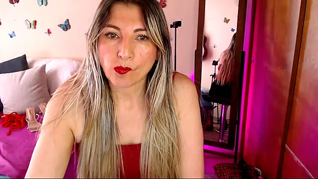 Snapshot of Jolie-Mature chatting on 03-12-26, 07:20 Jolie-Mature online show from 03-12-26, 07:20