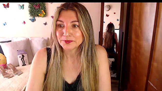 Snapshot of Jolie-Mature chatting on 06-22-26, 09:23 Jolie-Mature online show from 06-22-26, 09:23
