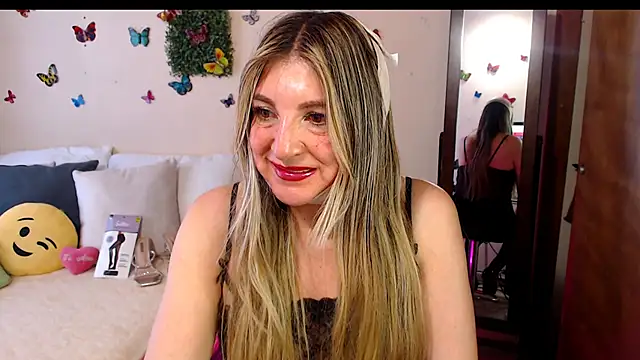 Snapshot of Jolie-Mature chatting on 06-23-26, 10:19 Jolie-Mature online show from 06-23-26, 10:19