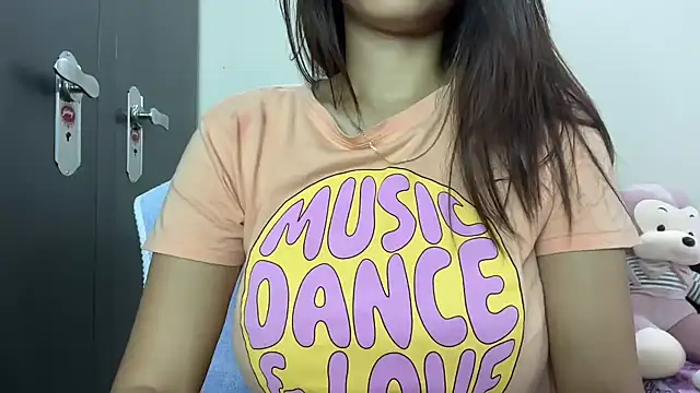 Snapshot of riya_stream chatting on 03-04-25, 05:13 riya stream online show from 03-04-25, 05:13