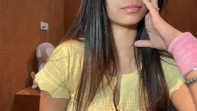 Snapshot of riya_stream chatting on 09-18-25, 03:36 riya stream online show from 09-18-25, 03:36