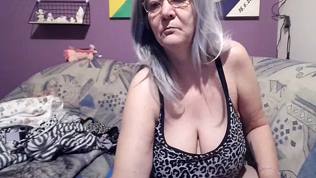 Snapshot of milfchantal4 chatting on 02-23-25, 09:33 milfchantal4 online show from 02-23-25, 09:33