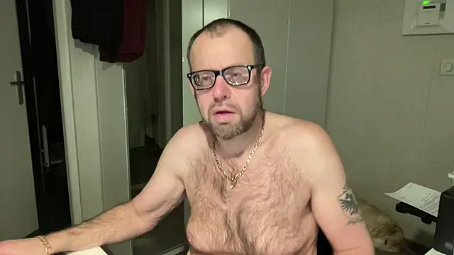 Snapshot of FABIOGLASSES chatting on 12-15-25, 12:37 FABIOGLASSES online show from 12-15-25, 12:37