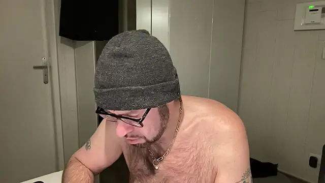 Snapshot of FABIOGLASSES chatting on 01-05-26, 10:02 FABIOGLASSES online show from 01-05-26, 10:02