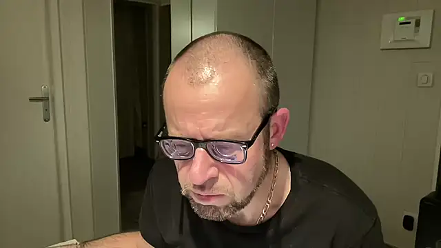 Snapshot of FABIOGLASSES chatting on 01-15-26, 10:24 FABIOGLASSES online show from 01-15-26, 10:24