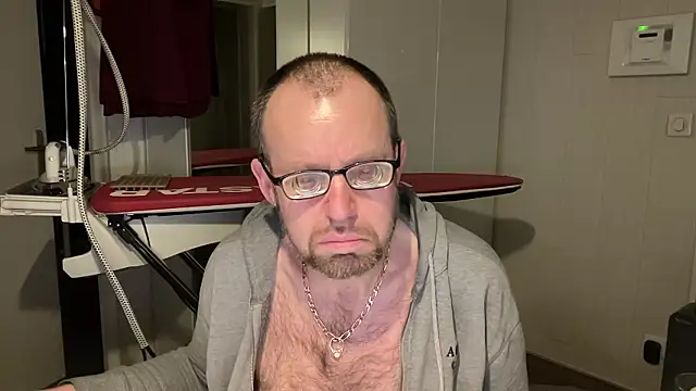 Snapshot of FABIOGLASSES chatting on 02-03-26, 12:31 FABIOGLASSES online show from 02-03-26, 12:31