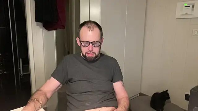 Snapshot of FABIOGLASSES chatting on 03-03-26, 10:26 FABIOGLASSES online show from 03-03-26, 10:26