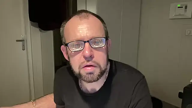 Snapshot of FABIOGLASSES chatting on 03-05-26, 08:49 FABIOGLASSES online show from 03-05-26, 08:49