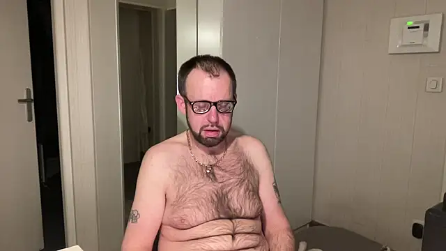 Snapshot of FABIOGLASSES chatting on 03-13-26, 09:43 FABIOGLASSES online show from 03-13-26, 09:43