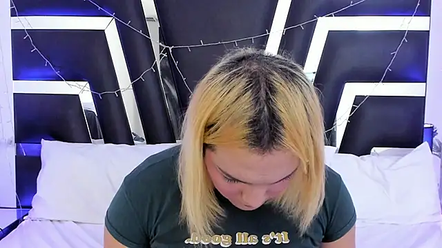 Snapshot of katya_kozlov chatting on 12-23-25, 03:37 katya kozlov online show from 12-23-25, 03:37