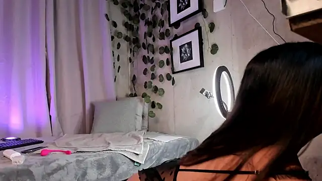 aisha es online show from 02-20-25, 10:59