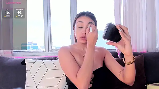 aisha es online show from 09-28-25, 01:49