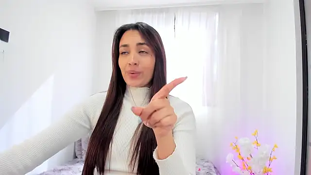 aisha es online show from 09-30-25, 08:03