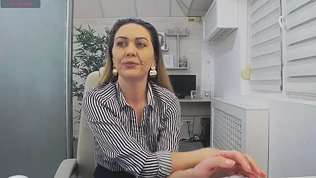 EllaMilf  online show from 01-24-25, 02:30