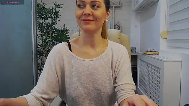 EllaMilf  online show from 01-25-25, 08:42