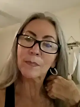 Snapshot of EvaRobinson chatting on 12-13-24, 02:10 EvaRobinson online show from 12-13-24, 02:10