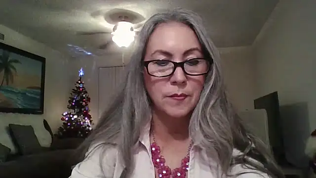 Snapshot of EvaRobinson chatting on 12-19-24, 12:24 EvaRobinson online show from 12-19-24, 12:24