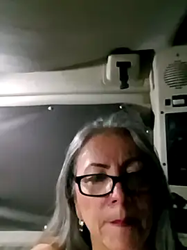 Snapshot of EvaRobinson chatting on 12-30-24, 11:06 EvaRobinson online show from 12-30-24, 11:06