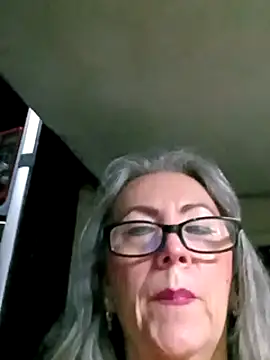 Snapshot of EvaRobinson chatting on 12-31-24, 02:08 EvaRobinson online show from 12-31-24, 02:08