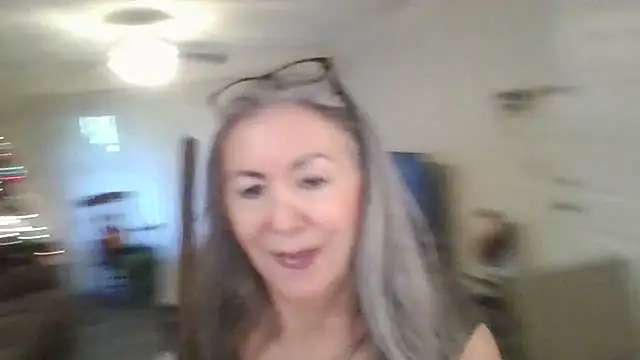 Snapshot of EvaRobinson chatting on 01-02-25, 09:28 EvaRobinson online show from 01-02-25, 09:28