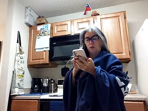 Snapshot of EvaRobinson chatting on 01-16-25, 01:58 EvaRobinson online show from 01-16-25, 01:58