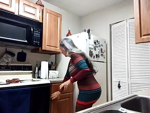 Snapshot of EvaRobinson chatting on 01-21-25, 03:32 EvaRobinson online show from 01-21-25, 03:32