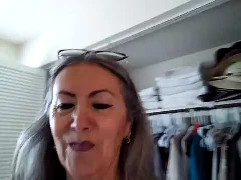 Snapshot of EvaRobinson chatting on 02-12-25, 09:01 EvaRobinson online show from 02-12-25, 09:01