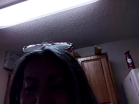 Snapshot of EvaRobinson chatting on 02-13-25, 06:27 EvaRobinson online show from 02-13-25, 06:27