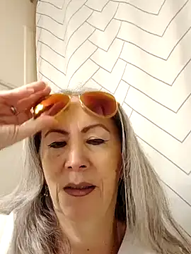 Snapshot of EvaRobinson chatting on 02-17-25, 03:31 EvaRobinson online show from 02-17-25, 03:31