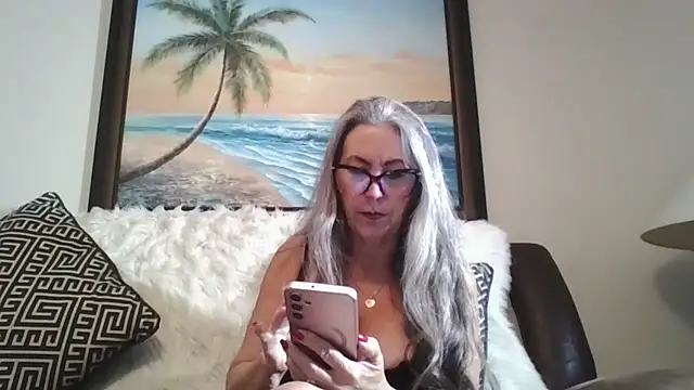 Snapshot of EvaRobinson chatting on 02-19-25, 12:14 EvaRobinson online show from 02-19-25, 12:14