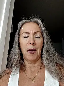 Snapshot of EvaRobinson chatting on 02-19-25, 01:50 EvaRobinson online show from 02-19-25, 01:50