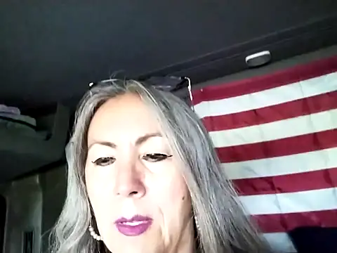 Snapshot of EvaRobinson chatting on 03-19-25, 11:36 EvaRobinson online show from 03-19-25, 11:36