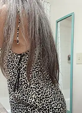 Snapshot of EvaRobinson chatting on 10-13-25, 08:09 EvaRobinson online show from 10-13-25, 08:09