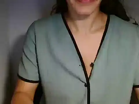 Snapshot of melaniepatterson chatting on 10-15-25, 02:06 melaniepatterson online show from 10-15-25, 02:06
