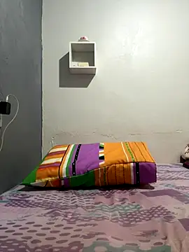 Snapshot of laisviana21 chatting on 10-17-25, 06:54 laisviana21 online show from 10-17-25, 06:54