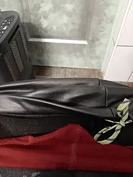 Snapshot of feathersify chatting on 11-06-25, 06:58 feathersify online show from 11-06-25, 06:58