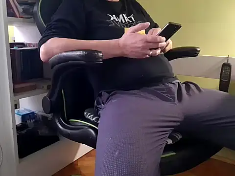 Snapshot of feathersify chatting on 11-20-25, 07:30 feathersify online show from 11-20-25, 07:30