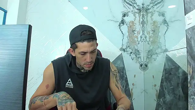 Snapshot of yeckodream chatting on 11-15-25, 09:32 yeckodream online show from 11-15-25, 09:32