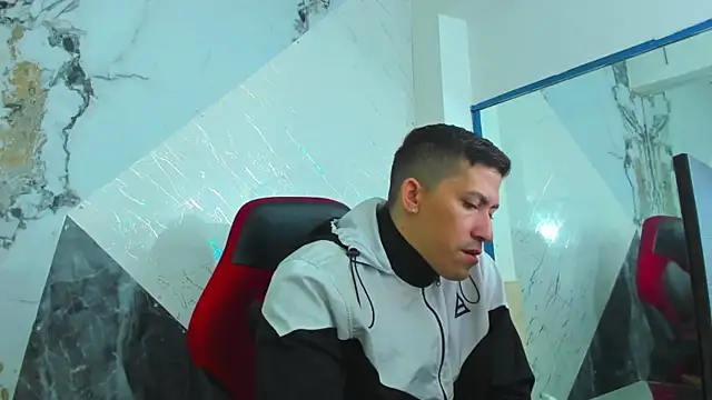 Snapshot of yeckodream chatting on 11-28-25, 05:43 yeckodream online show from 11-28-25, 05:43