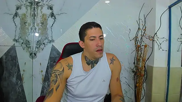 Snapshot of yeckodream chatting on 12-15-25, 04:39 yeckodream online show from 12-15-25, 04:39