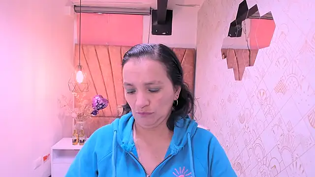 MarilynMiilf  online show from 10-07-25, 07:22