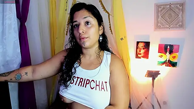 Snapshot of sophiaamethystt chatting on 11-27-25, 04:42 sophiaamethystt online show from 11-27-25, 04:42