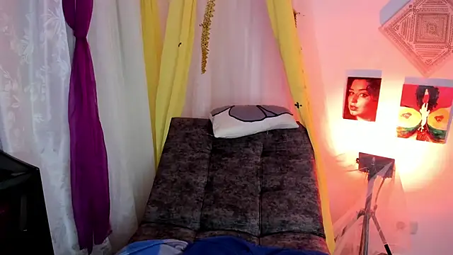 Snapshot of sophiaamethystt chatting on 12-03-25, 10:41 sophiaamethystt online show from 12-03-25, 10:41