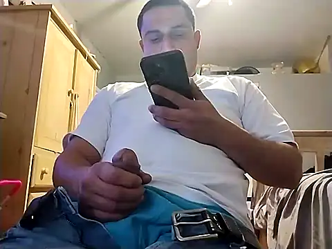 Snapshot of thickcocklatino chatting on 12-19-25, 04:58 thickcocklatino online show from 12-19-25, 04:58