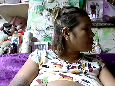 Snapshot of sweet_smile4u chatting on 12-16-25, 12:43 sweet smile4u online show from 12-16-25, 12:43