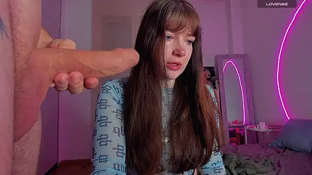 Snapshot of alicekaneky chatting on 09-26-25, 11:20 alicekaneky online show from 09-26-25, 11:20