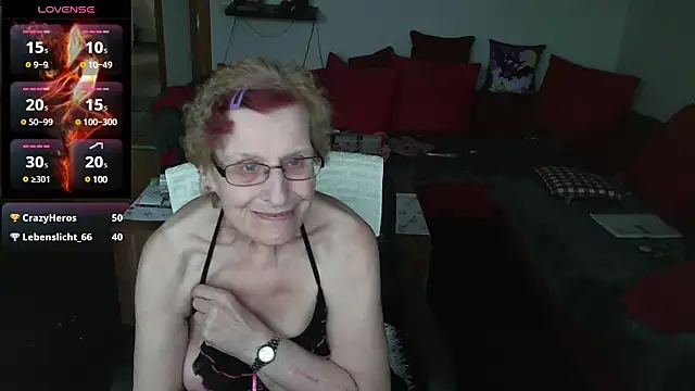 Snapshot of HeisseomaOriginal chatting on 02-24-25, 02:37 HeisseomaOriginal online show from 02-24-25, 02:37