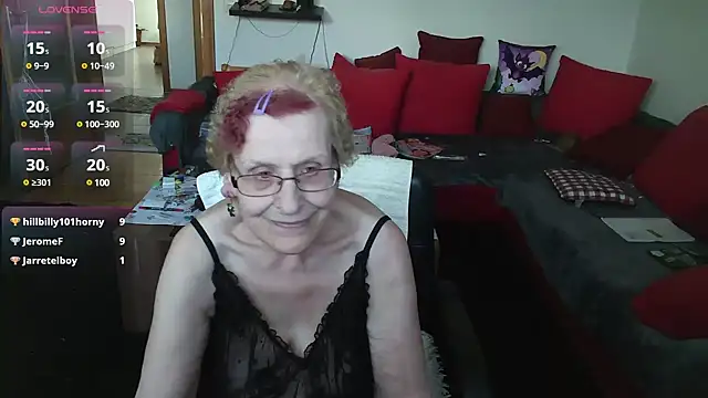 Snapshot of HeisseomaOriginal chatting on 02-26-25, 02:36 HeisseomaOriginal online show from 02-26-25, 02:36